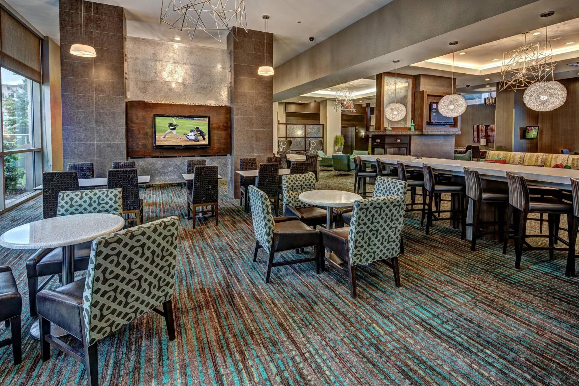 Hotel Downtown 3*