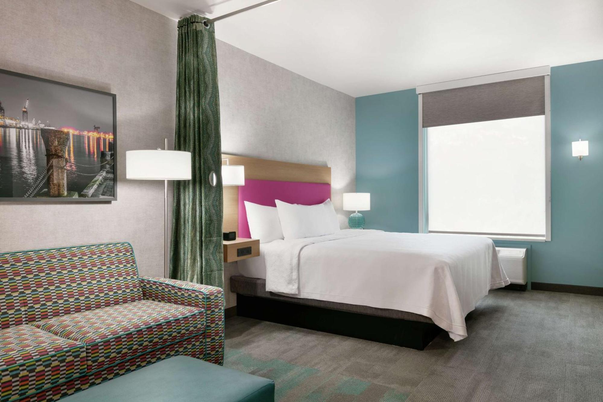 Home2 By Hilton Airport 3*