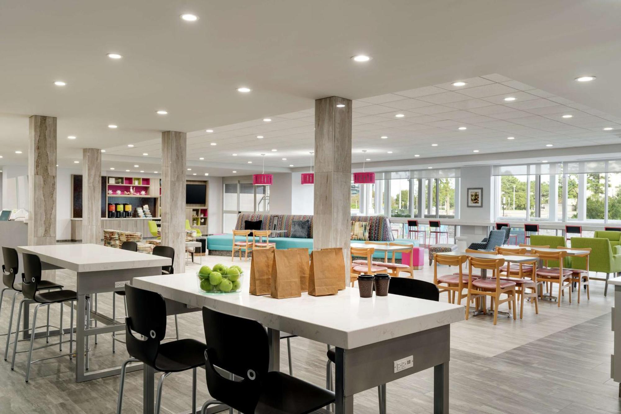 Home2 By Hilton Airport 3*