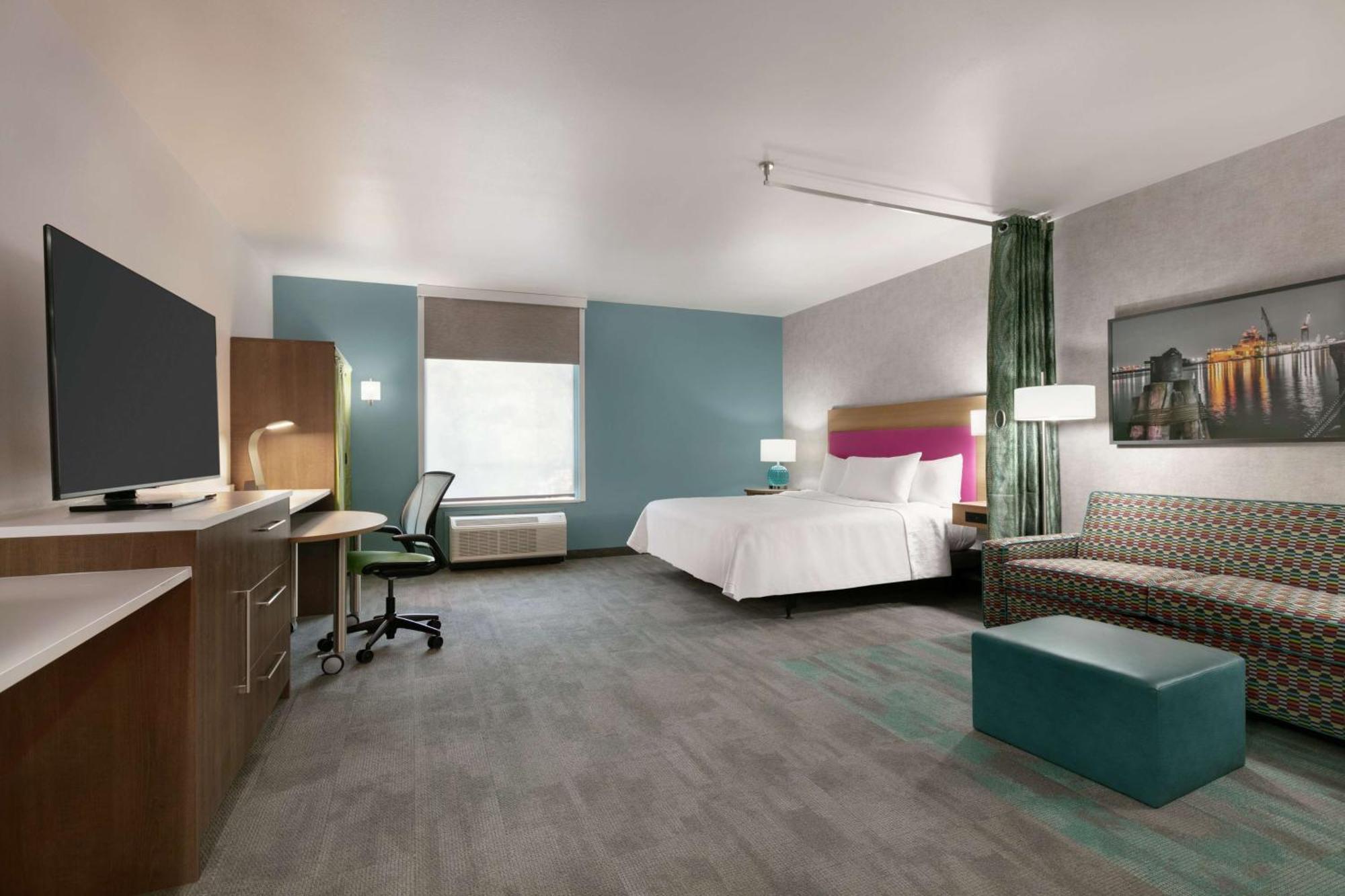 Home2 By Hilton Airport 3*