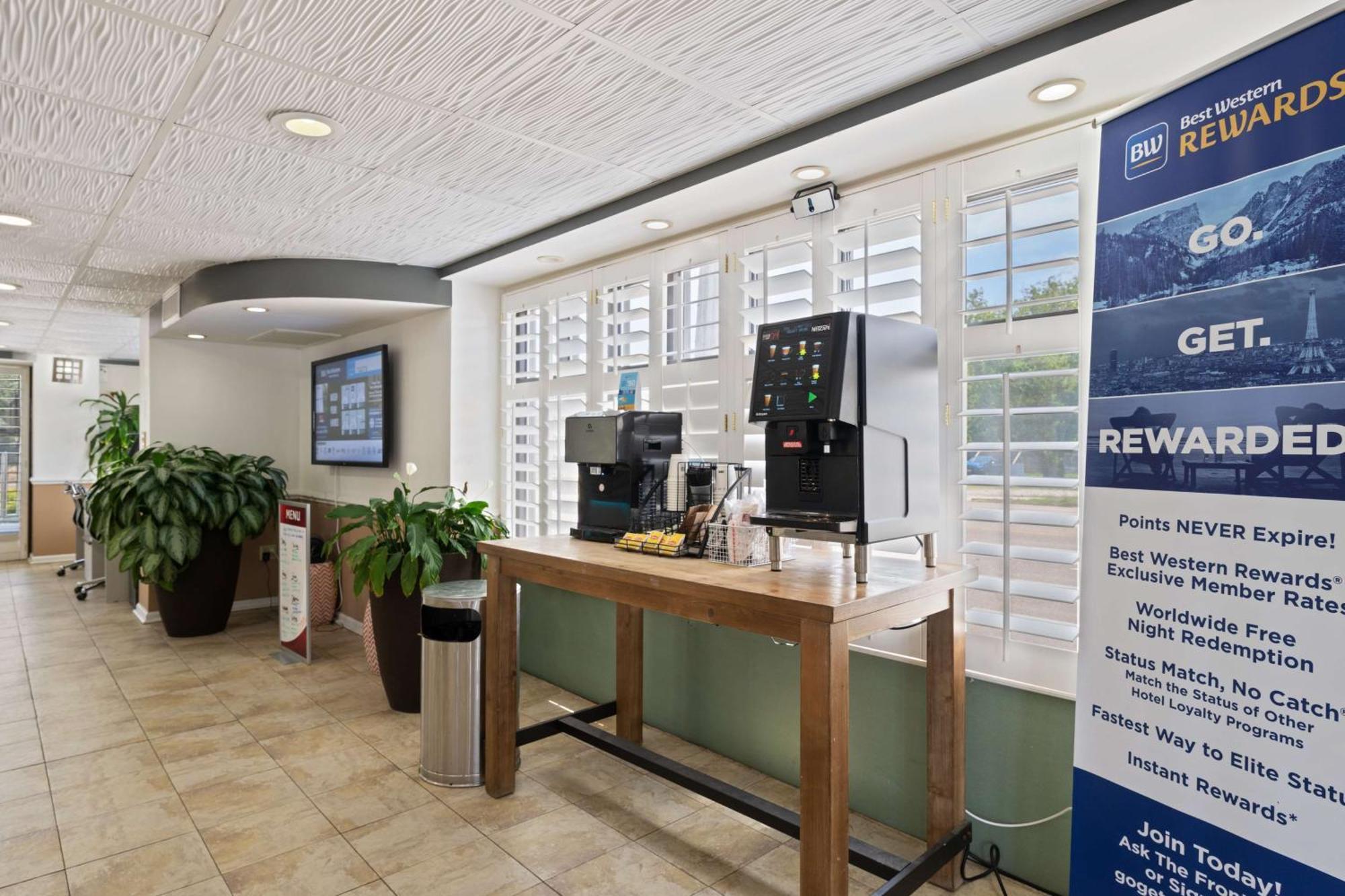 Hotel Western Sands &