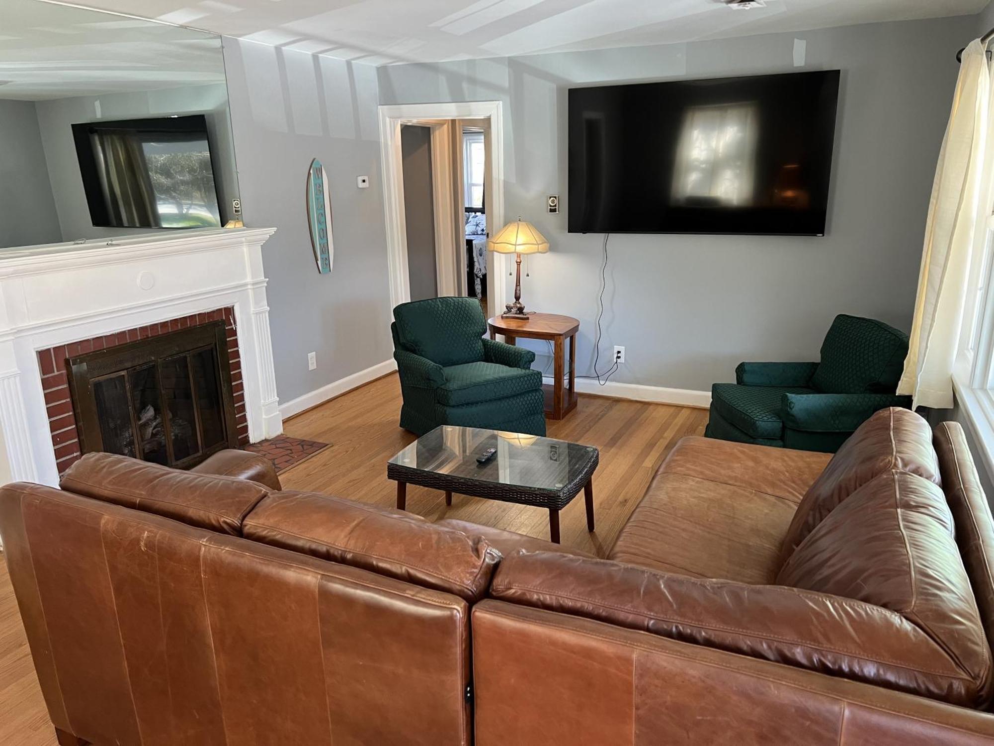 Tri-level - 5 Bedroom 2 Ba - Extended Stays, Wi-fi