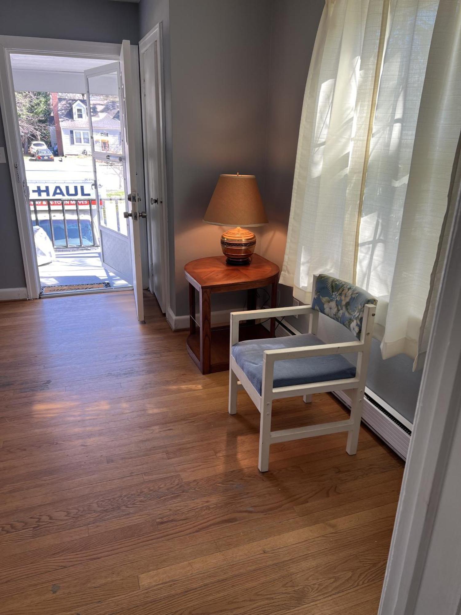 Tri-level - 5 Bedroom 2 Ba - Extended Stays, Wi-fi Holiday home