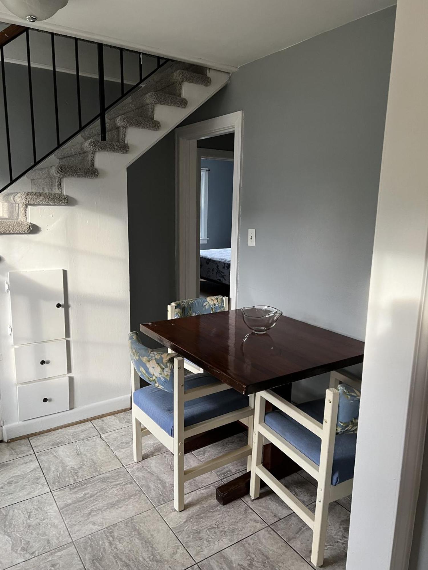Tri-level - 5 Bedroom 2 Ba - Extended Stays, Wi-fi Holiday home *