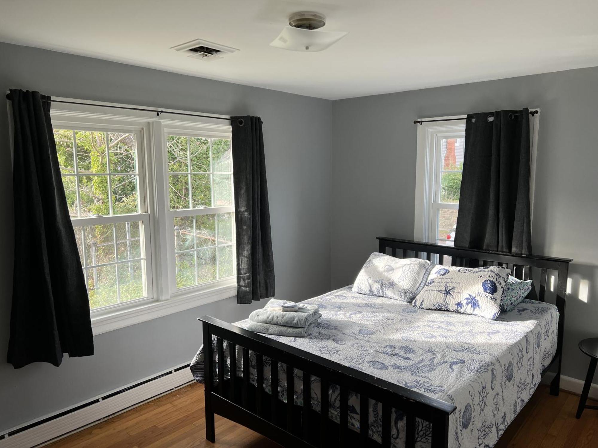 Holiday home Tri-level - 5 Bedroom 2 Ba - Extended Stays, Wi-fi Norfolk
