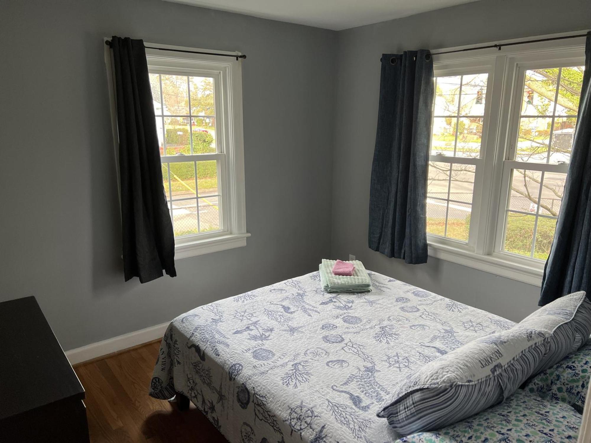 Tri-level - 5 Bedroom 2 Ba - Extended Stays, Wi-fi *