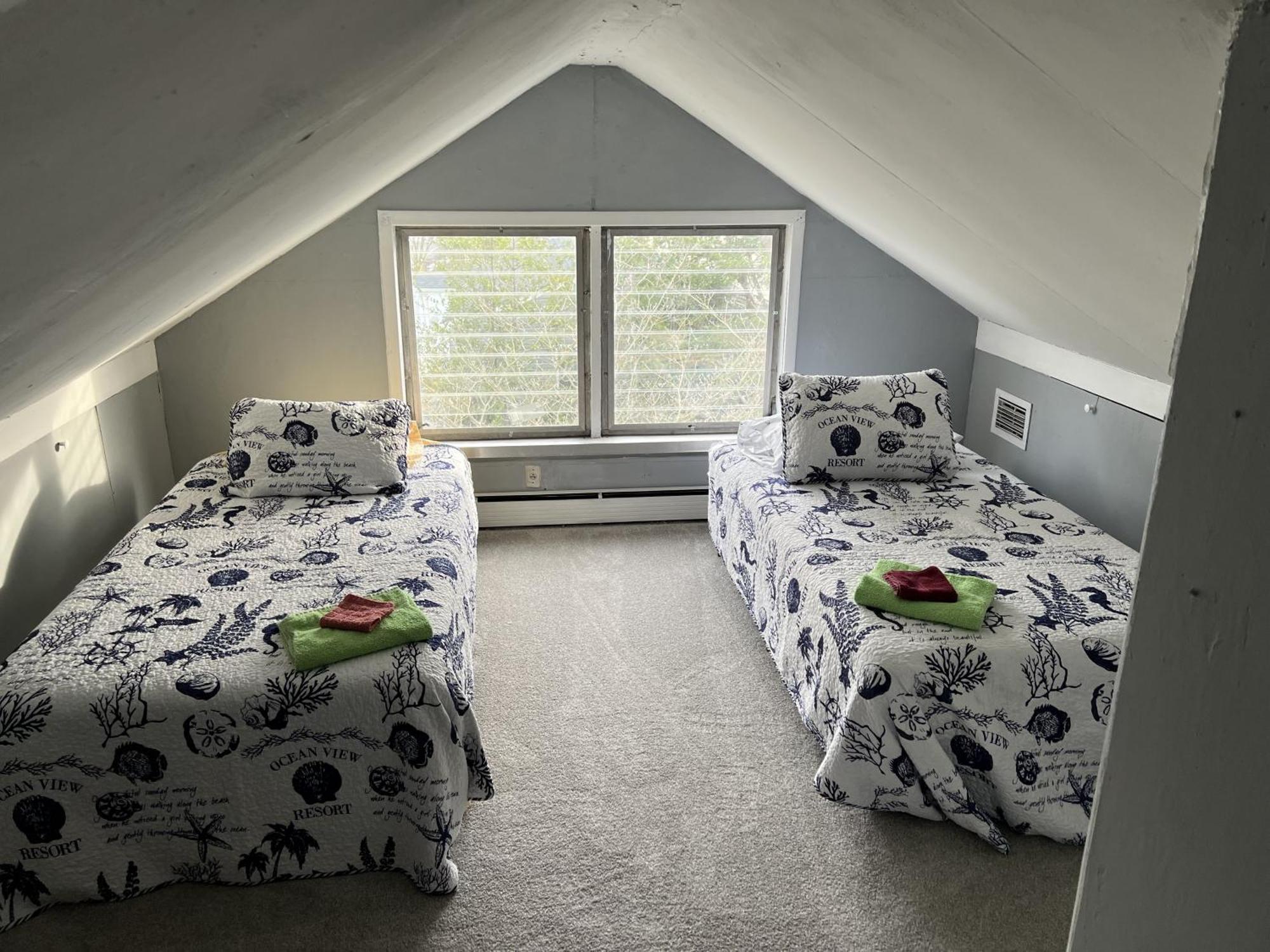 Tri-level - 5 Bedroom 2 Ba - Extended Stays, Wi-fi Holiday home *