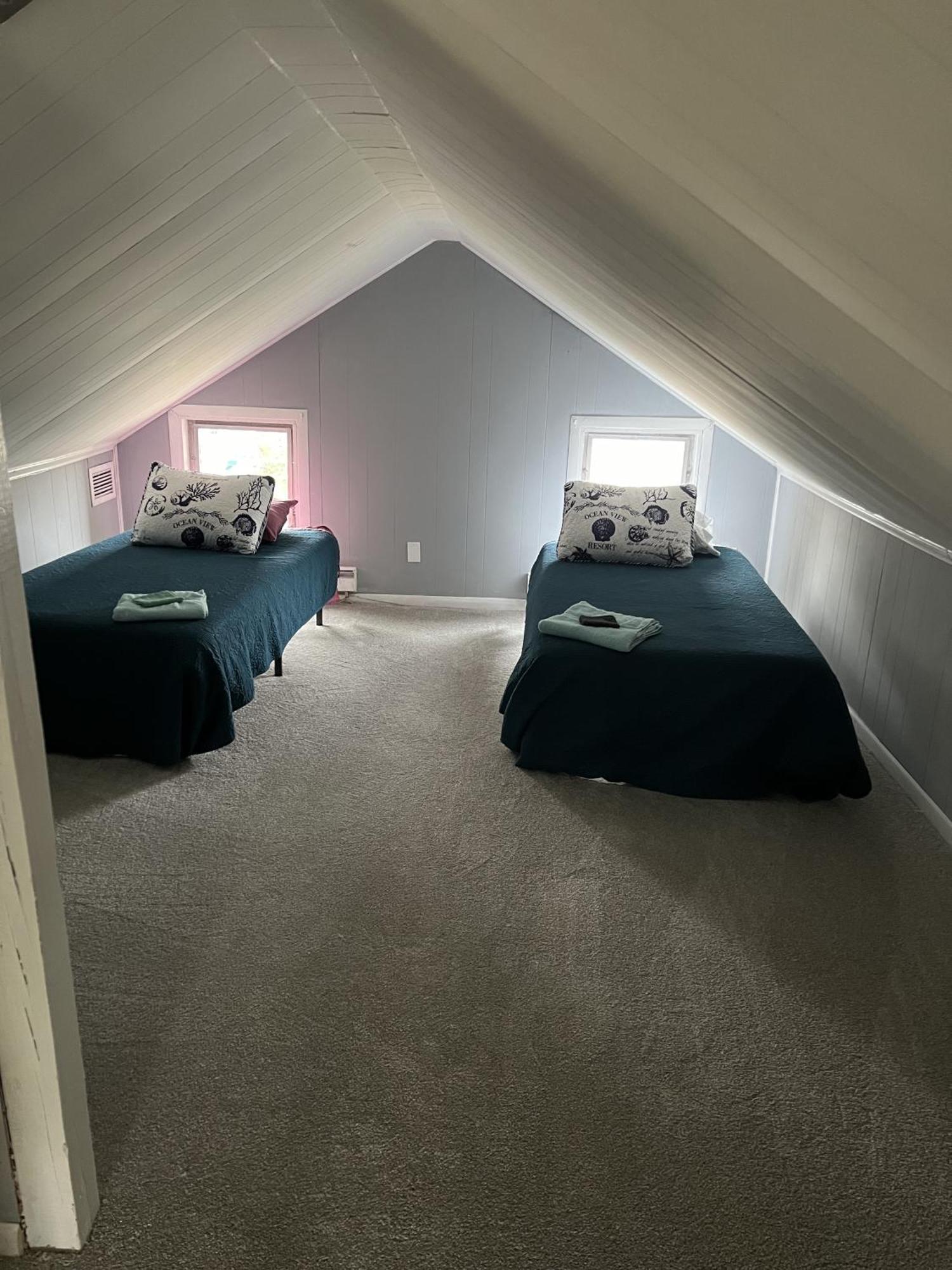 Tri-level - 5 Bedroom 2 Ba - Extended Stays, Wi-fi Norfolk