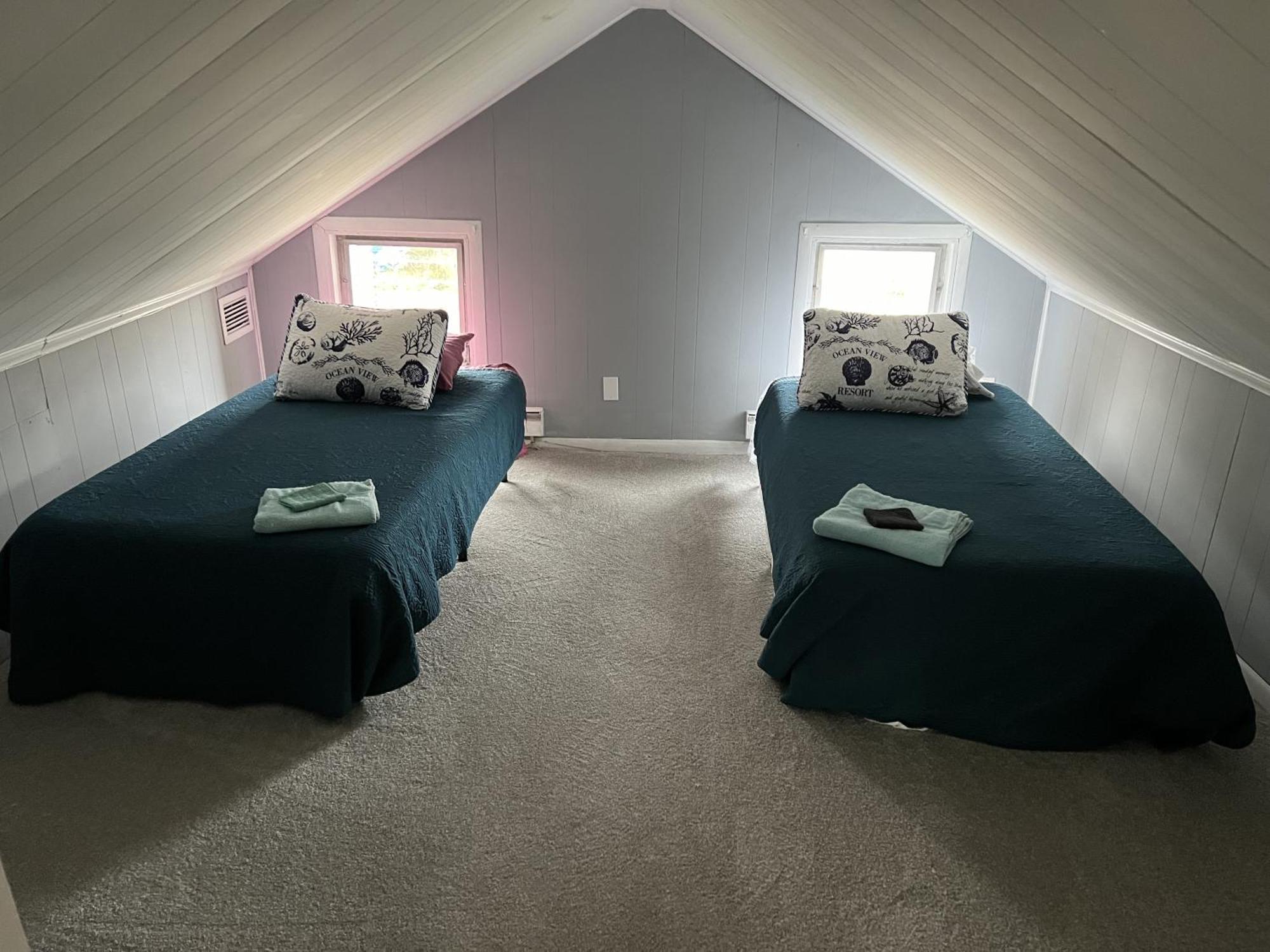 Tri-level - 5 Bedroom 2 Ba - Extended Stays, Wi-fi Holiday home