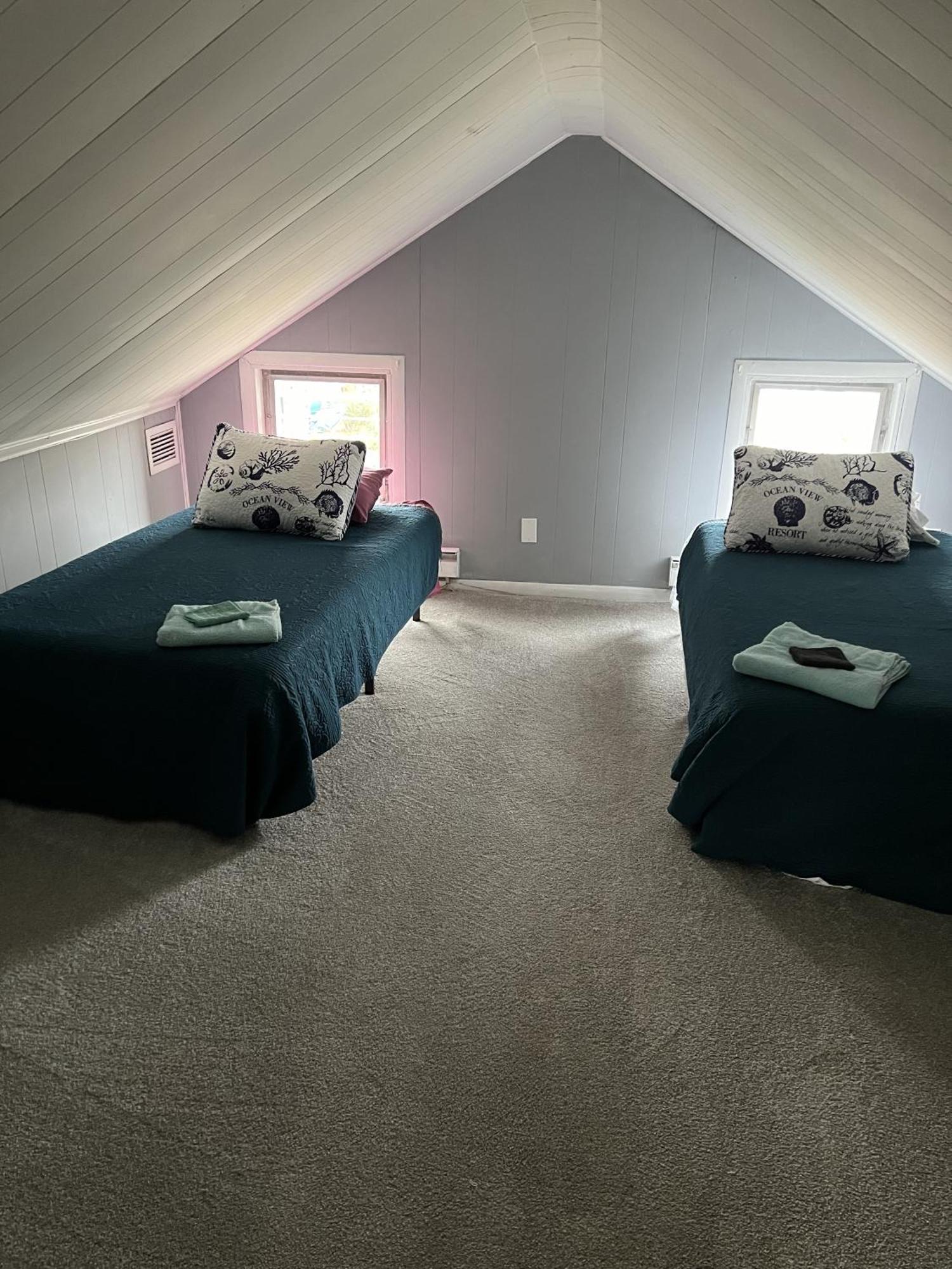 Tri-level - 5 Bedroom 2 Ba - Extended Stays, Wi-fi Holiday home Norfolk