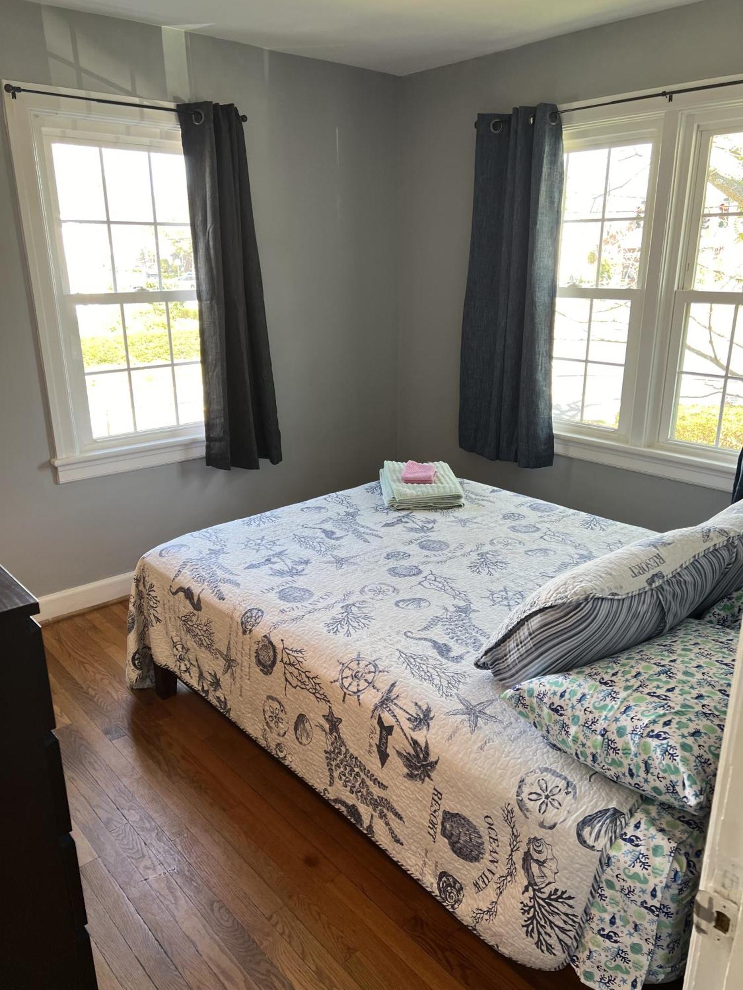 Tri-level - 5 Bedroom 2 Ba - Extended Stays, Wi-fi * Norfolk