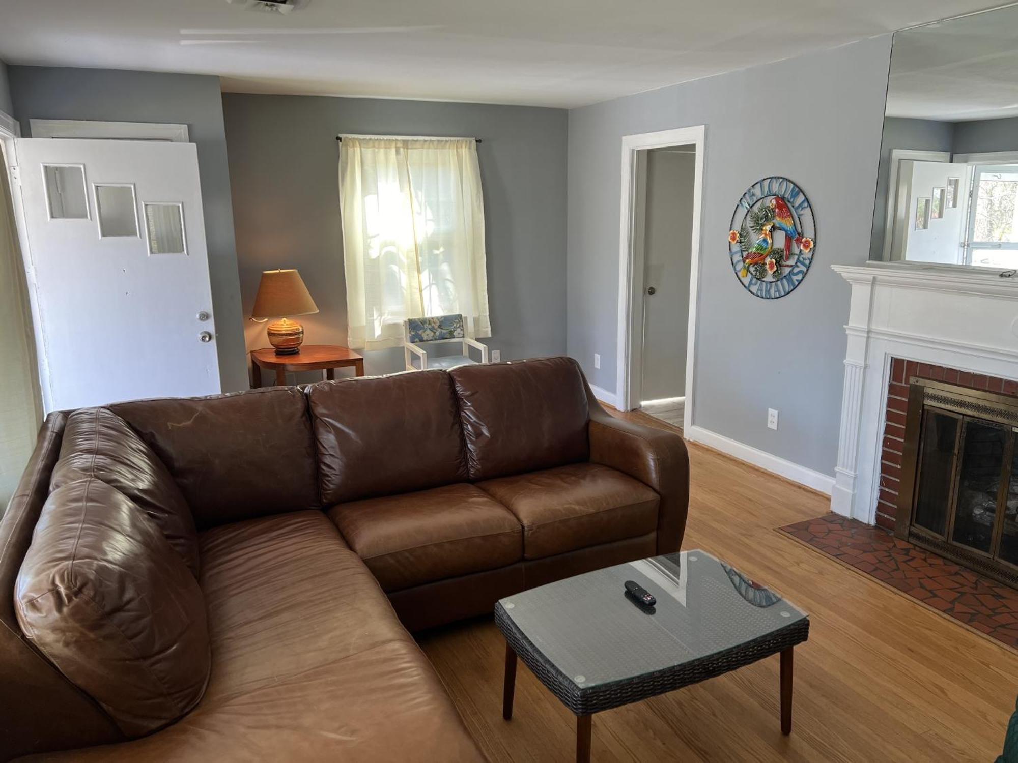 Tri-level - 5 Bedroom 2 Ba - Extended Stays, Wi-fi Holiday home *