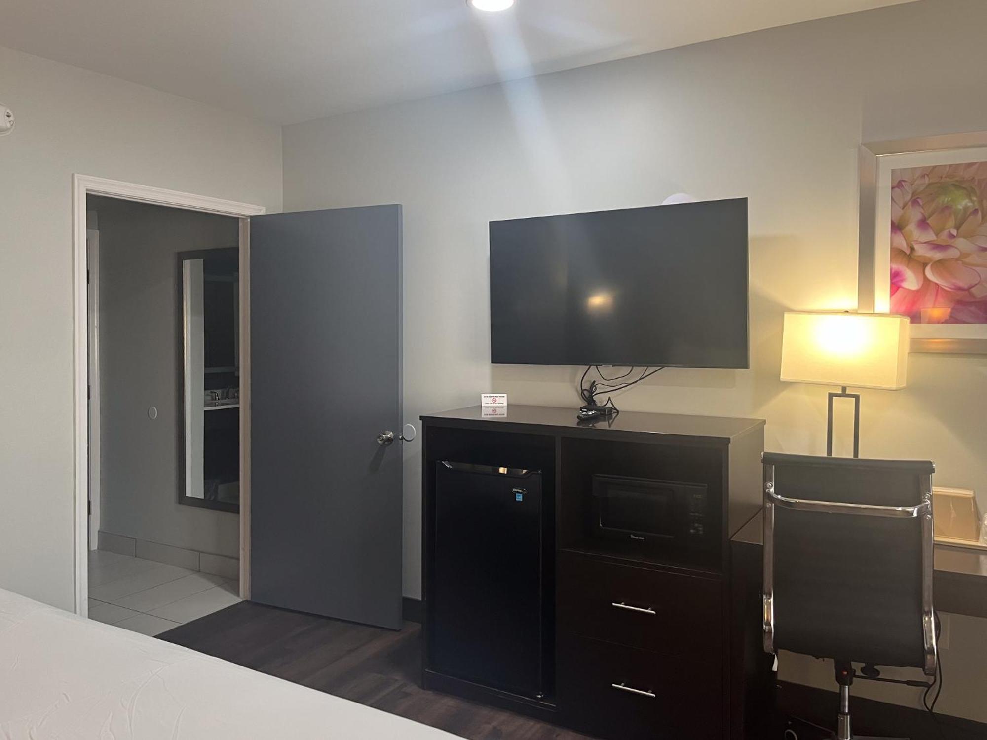 6 Norfolk, Va East Little Creek Hotel 2*