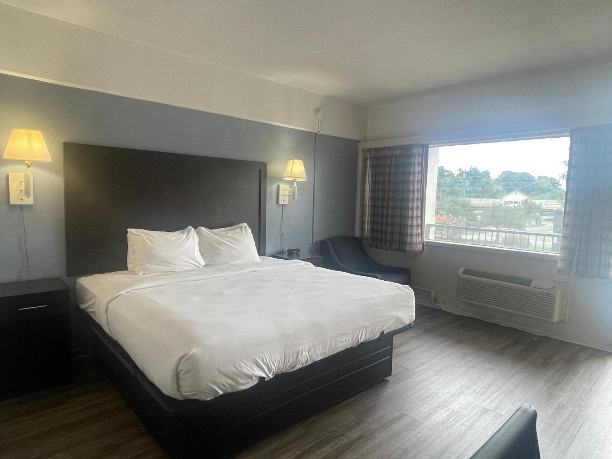 6 Norfolk, Va East Little Creek Hotel 2*