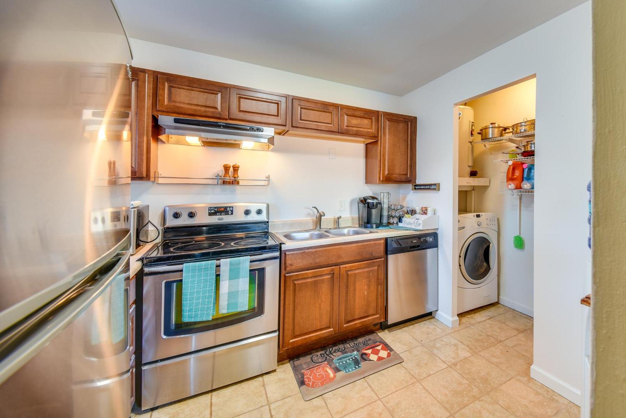 Holiday home Vacation Patio, 3 Mi To Beaches! Norfolk