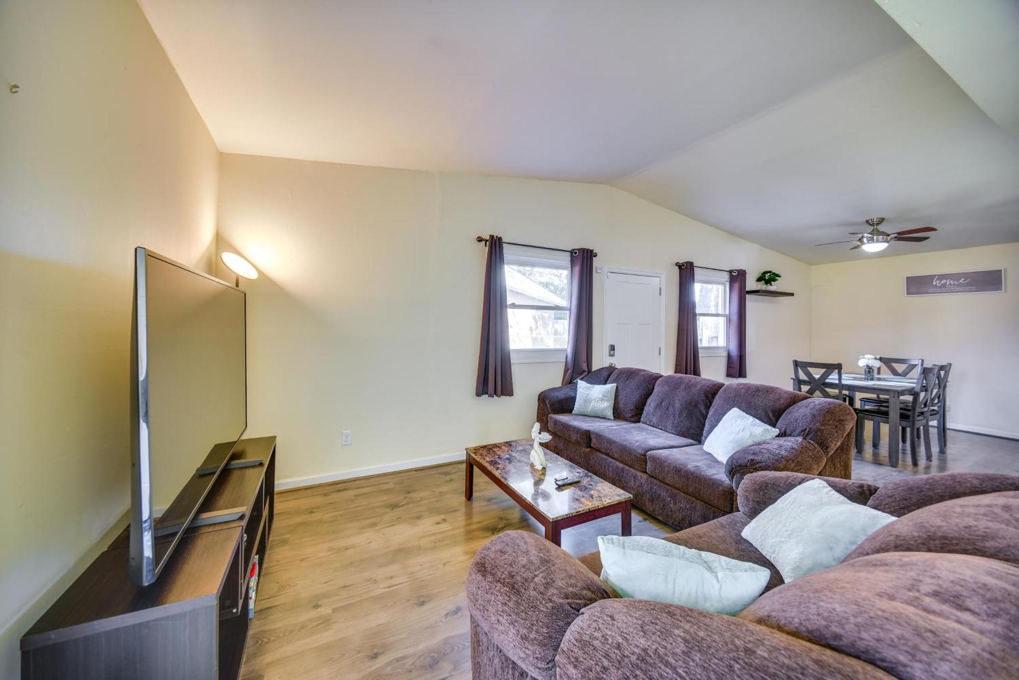 Vacation Patio, 3 Mi To Beaches! Holiday home Norfolk