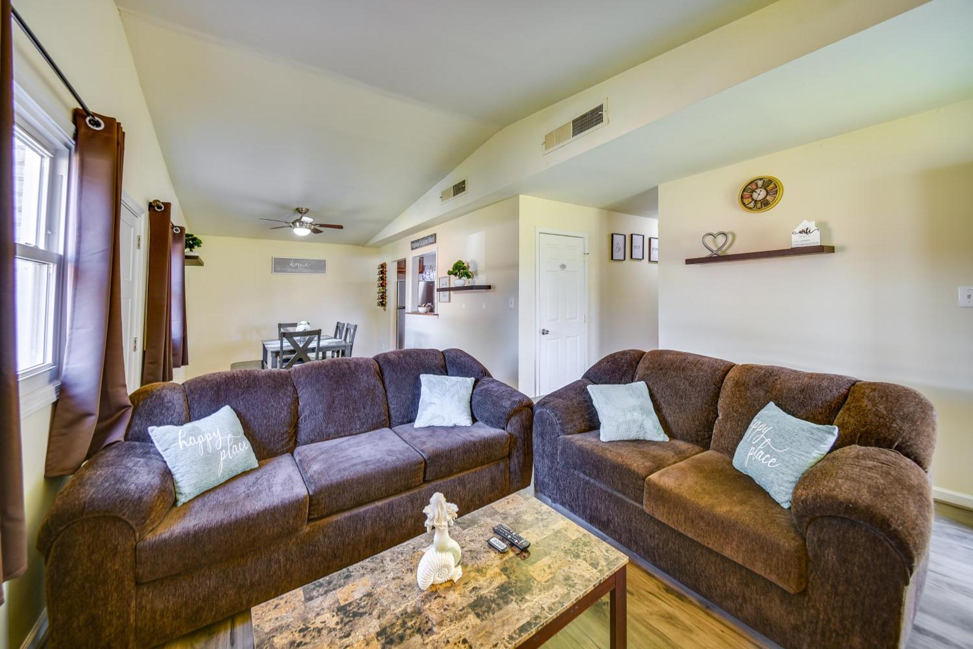 Vacation Patio, 3 Mi To Beaches! Holiday home *