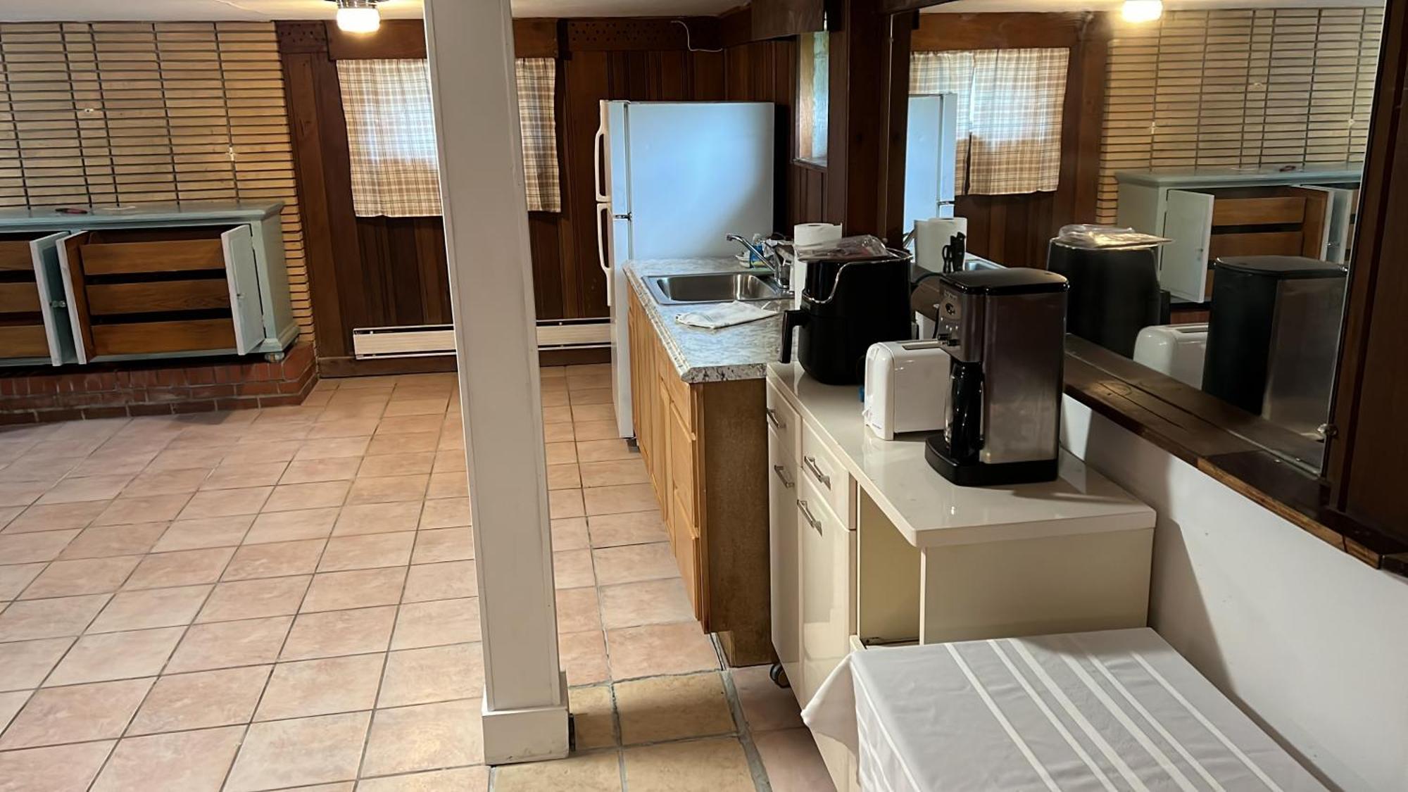 Holiday home Tri-level - 5 Bedroom 2 Ba - Extended Stays, Wi-fi