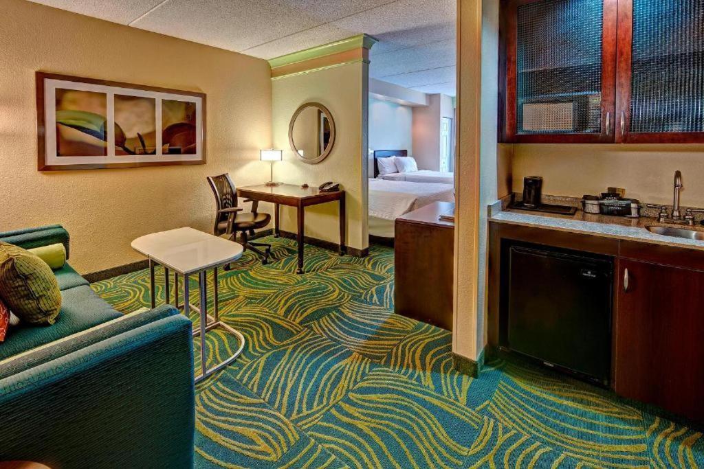 Springhill Old Dominion Hotel 3*
