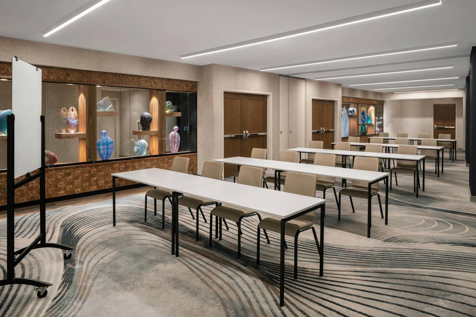 Hotel Glass Light & Gallery, Autograph Collection