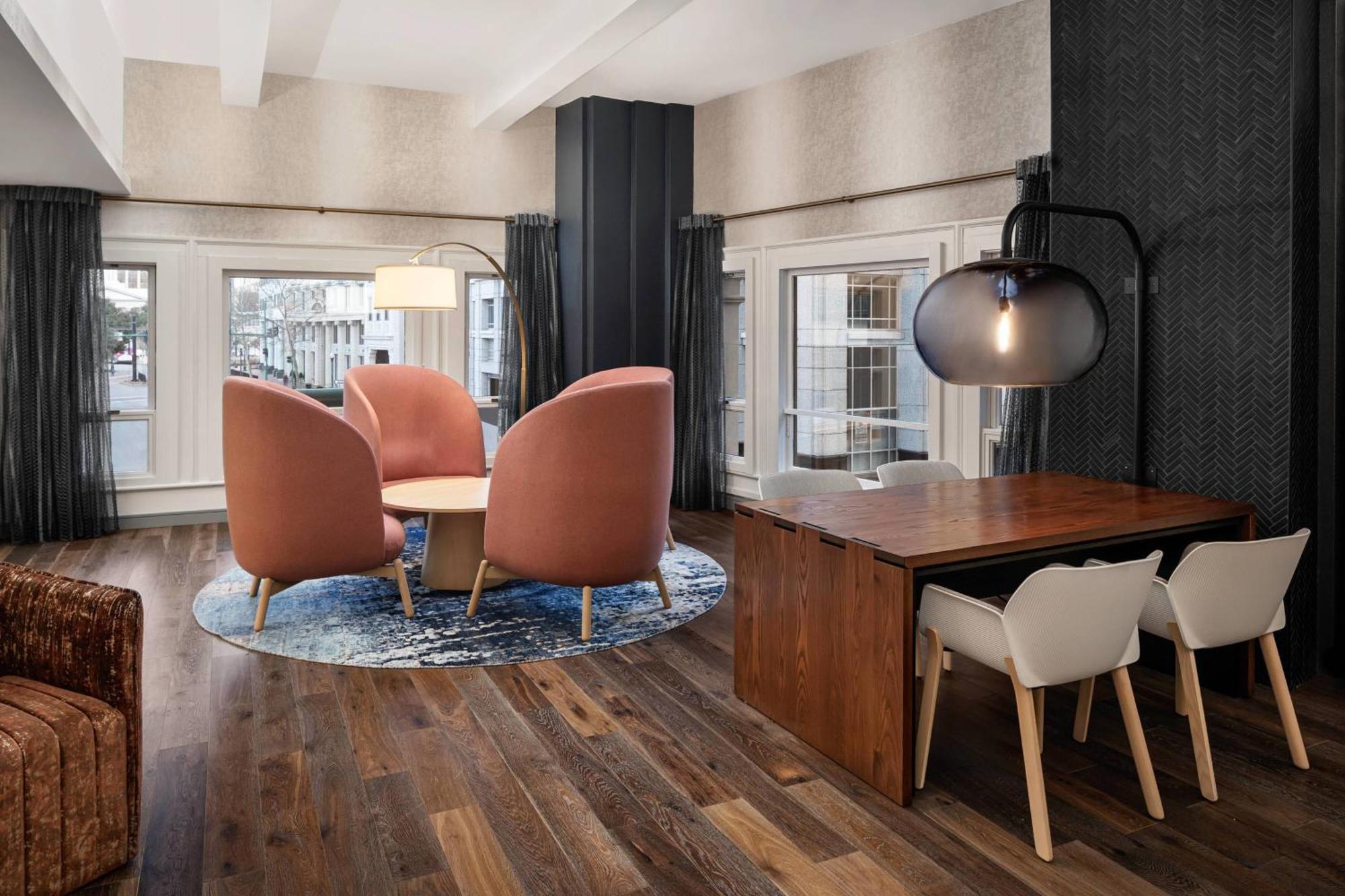 Glass Light & Gallery, Autograph Collection Hotel 4*