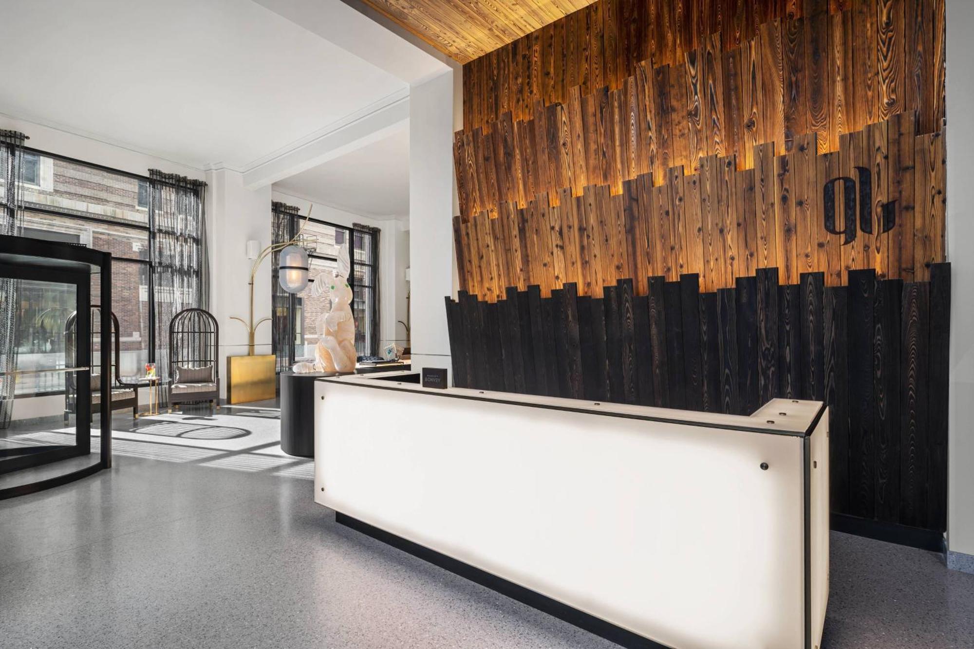 Hotel Glass Light & Gallery, Autograph Collection