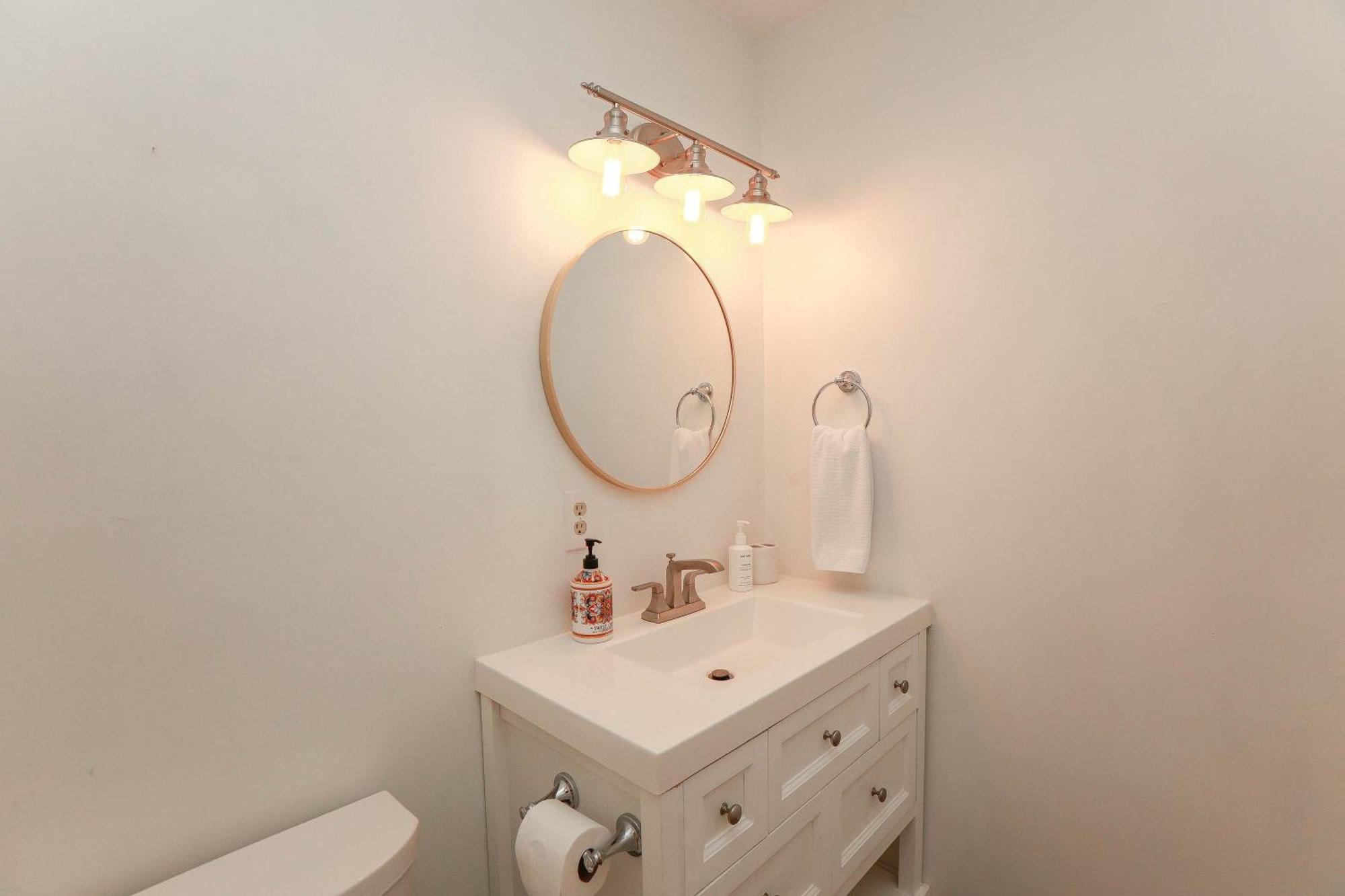 Apartment Sojourn Family Sleeps 6 *