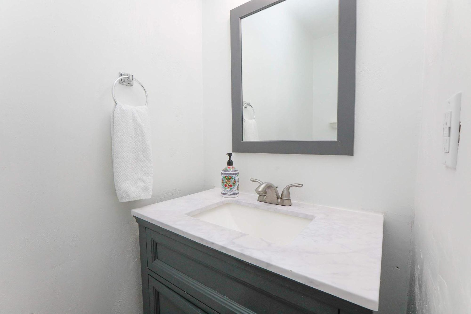Apartment Sojourn Family Sleeps 6