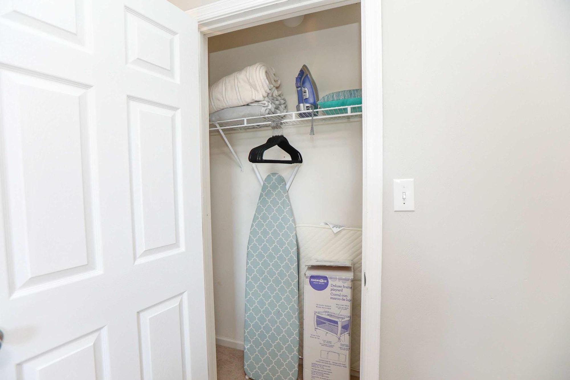 Apartment Sojourn Family Sleeps 6 *