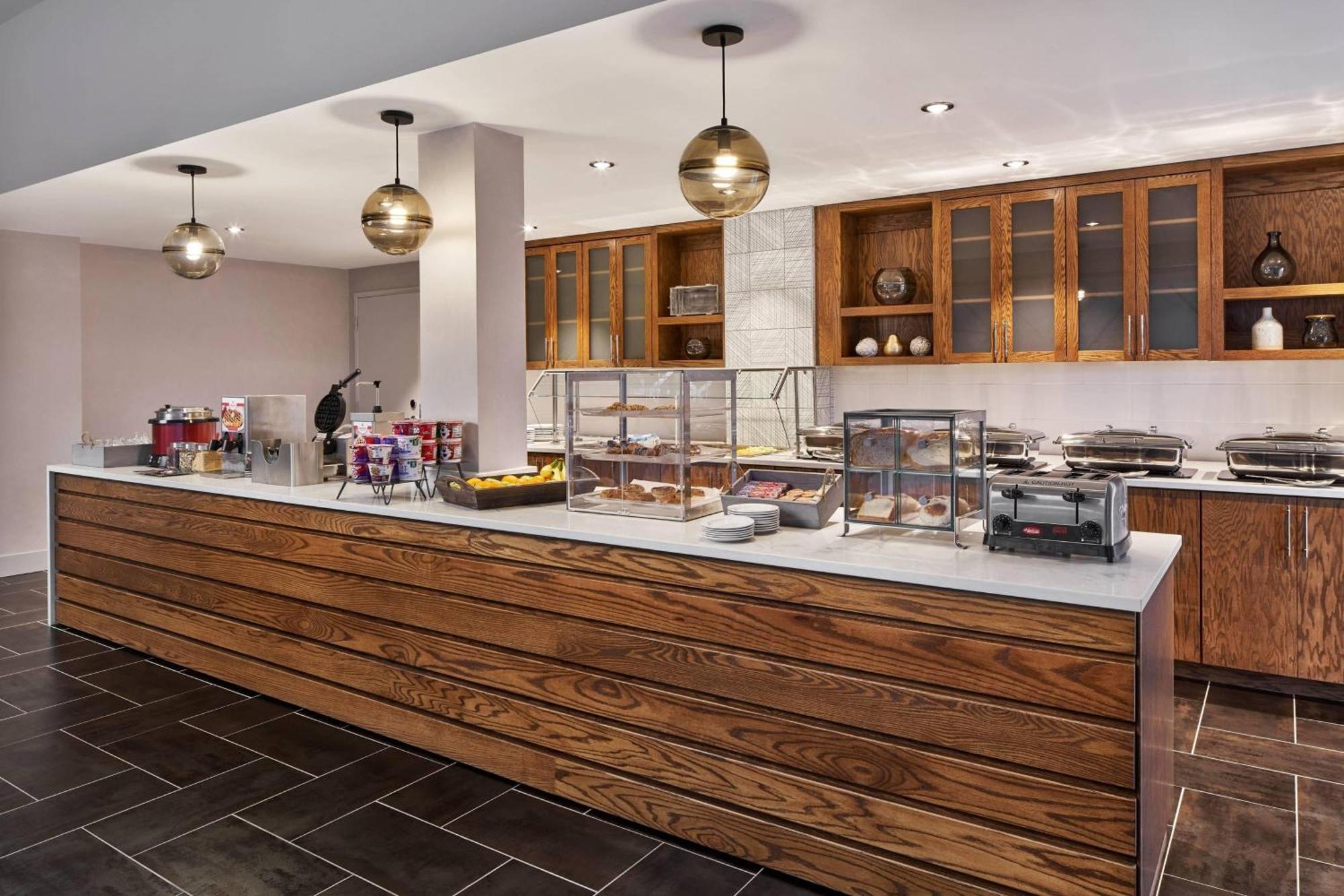 Delta By Marriott Airport 4*