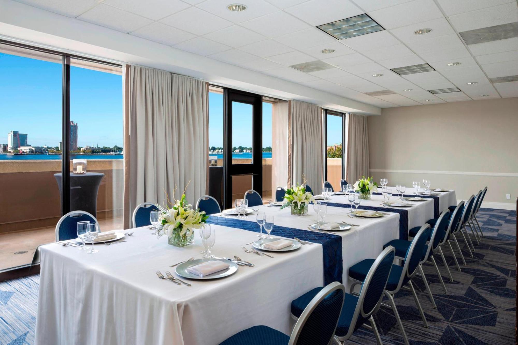 Sheraton Waterside Hotel 4*