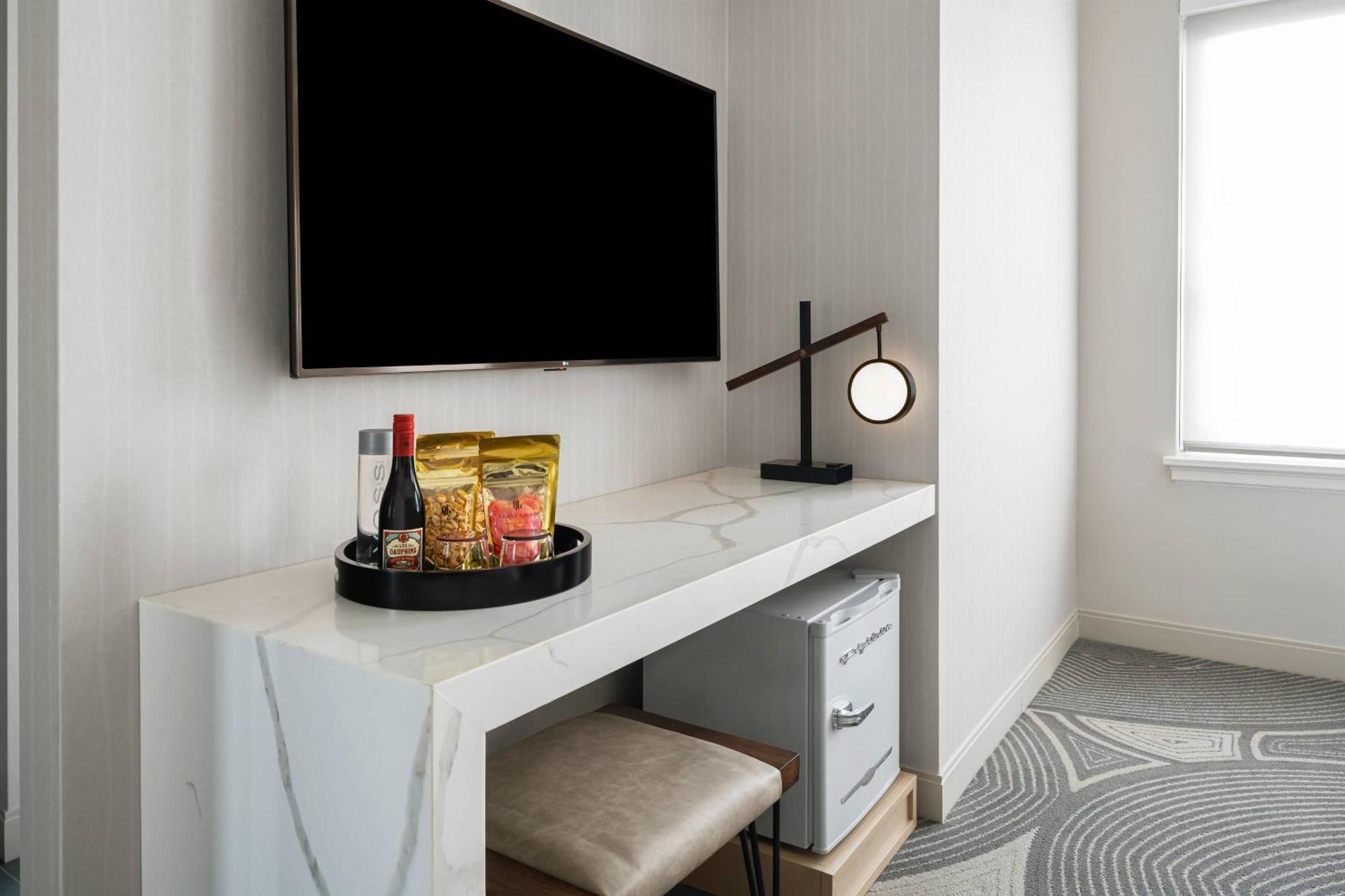 Hotel Glass Light & Gallery, Autograph Collection