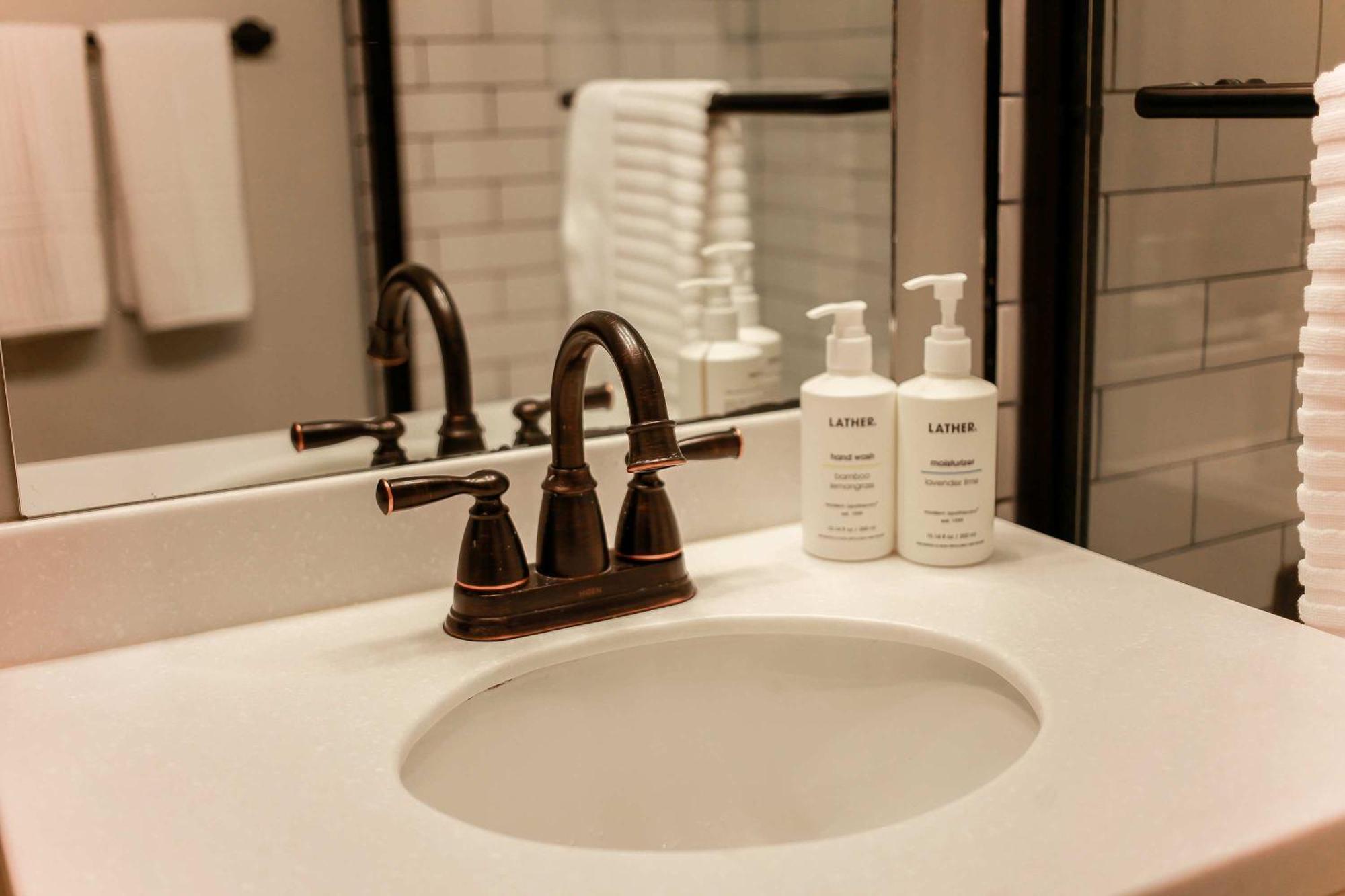 Sojourn At Colley Manor Unit 2 Sleeps 4 Apartment *