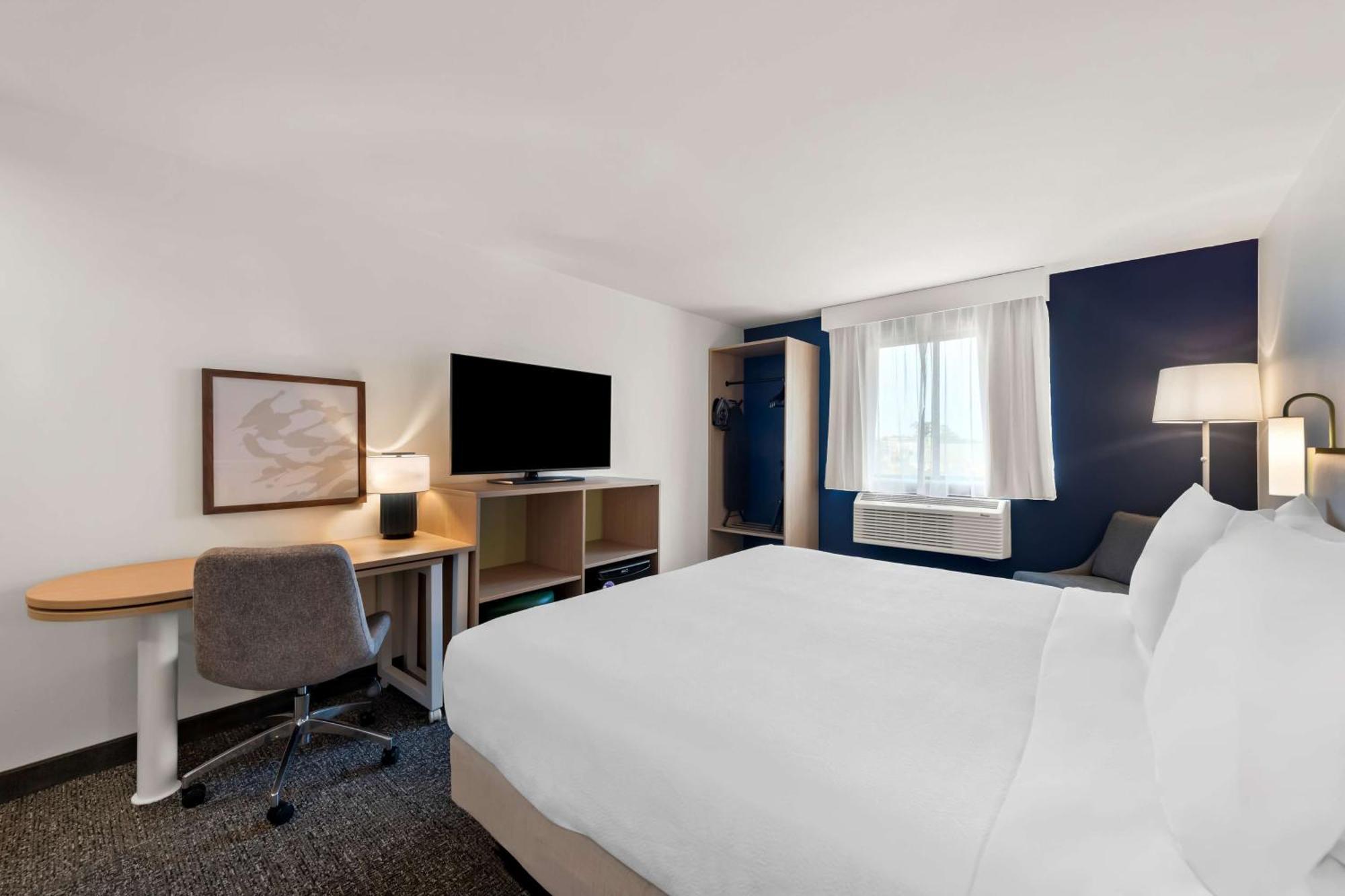 Spark By Hilton Hotel 3*