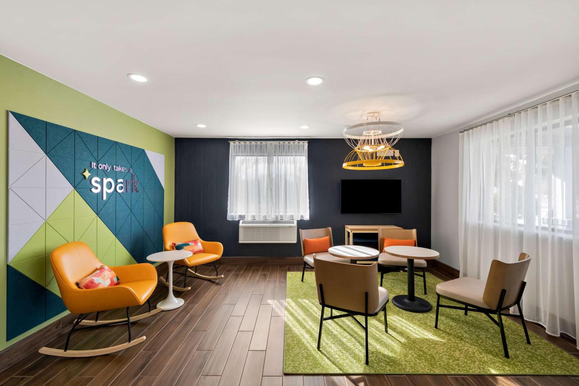 Spark By Hilton Hotel 3*