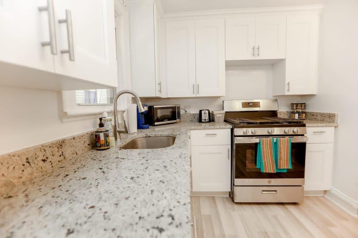 Sojourn Bayfront 2 Br Apartment Norfolk