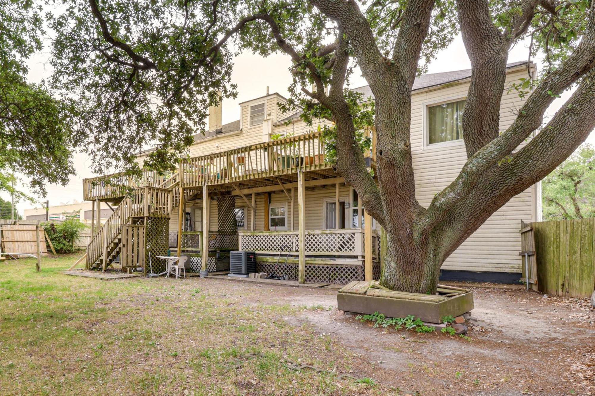 Apartment Stroll To Shore Quaint With Deck In Norfolk