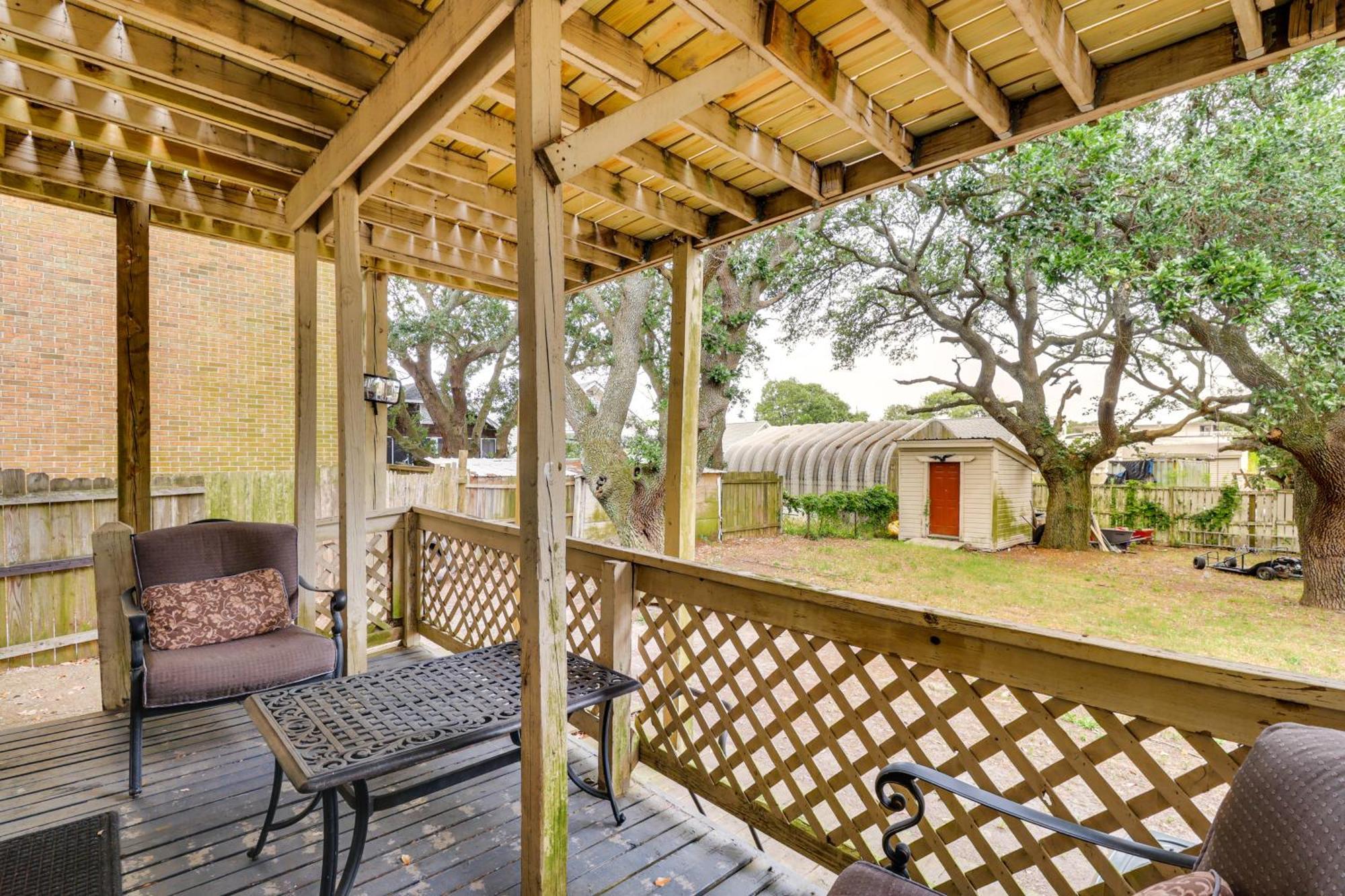 Stroll To Shore Quaint With Deck In
