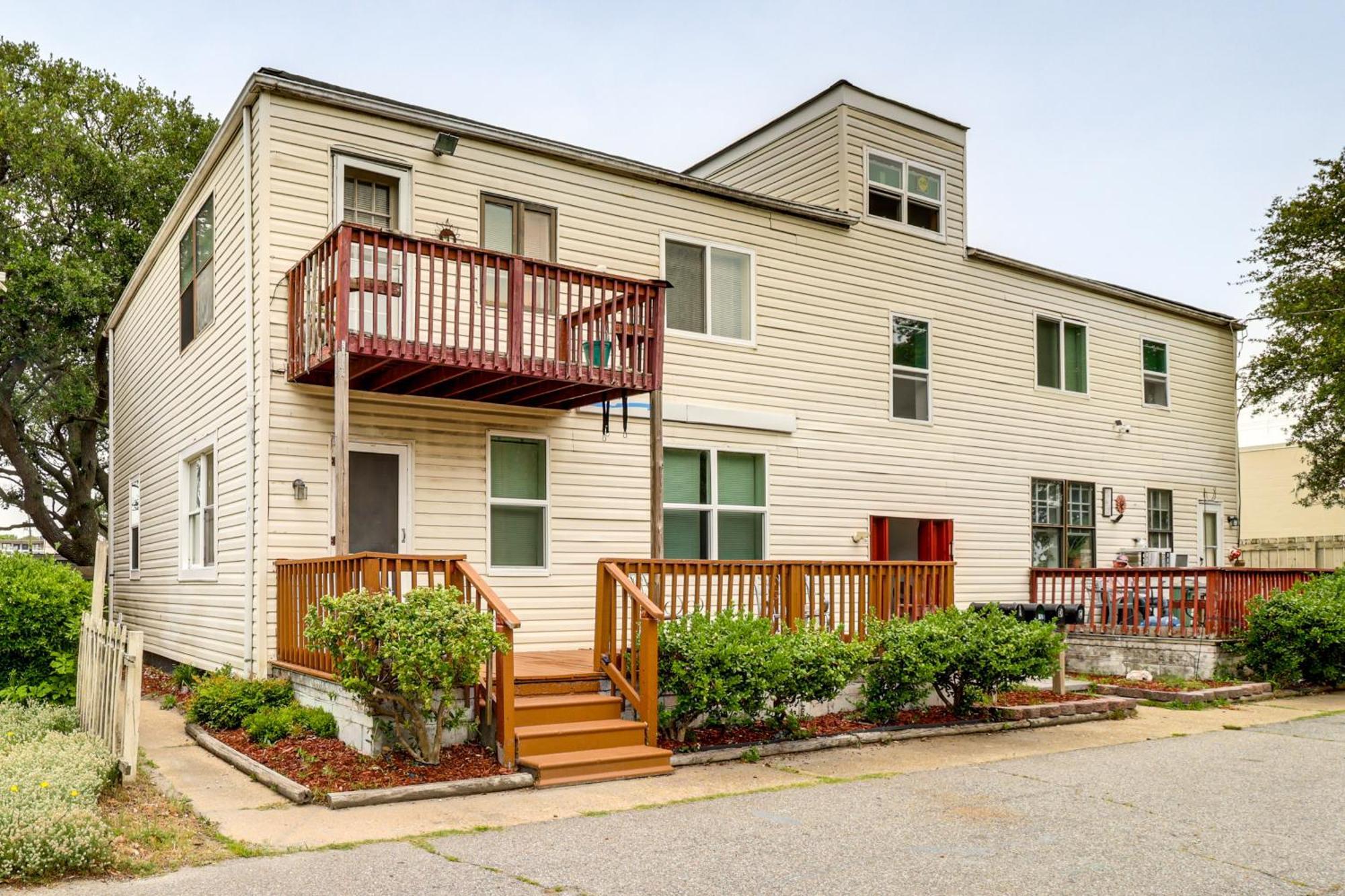 Stroll To Shore Quaint With Deck In Apartment *