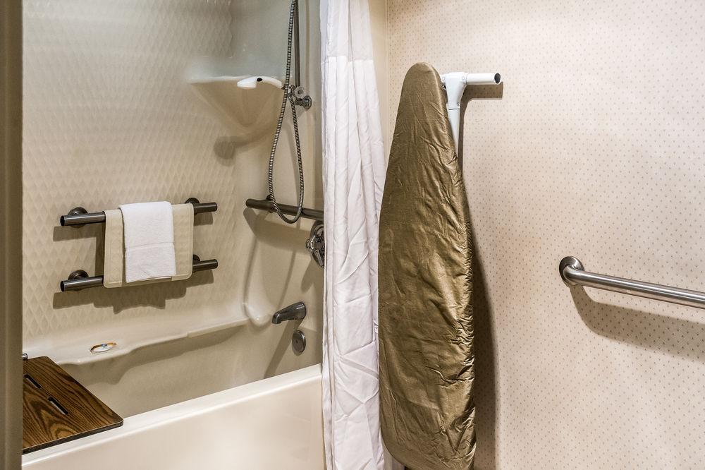 Hotel Quality Wright - Airport 3*