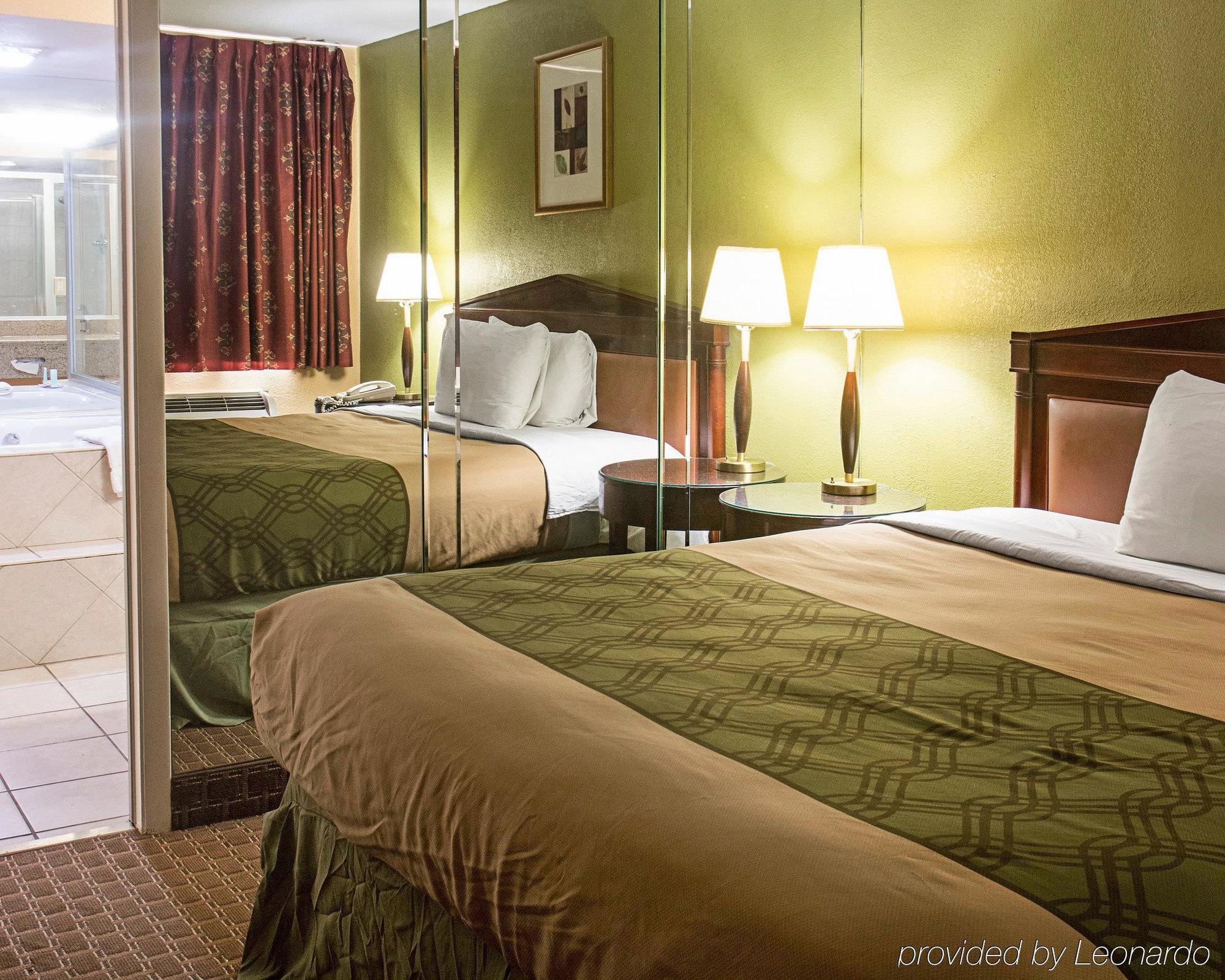 Lodge Econo At Military Circle
