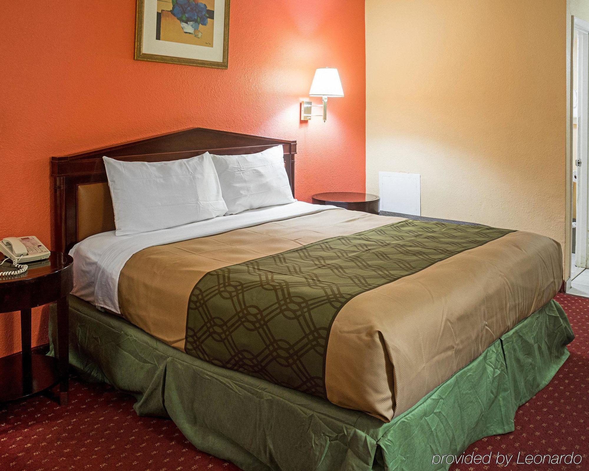 Lodge Econo At Military Circle *