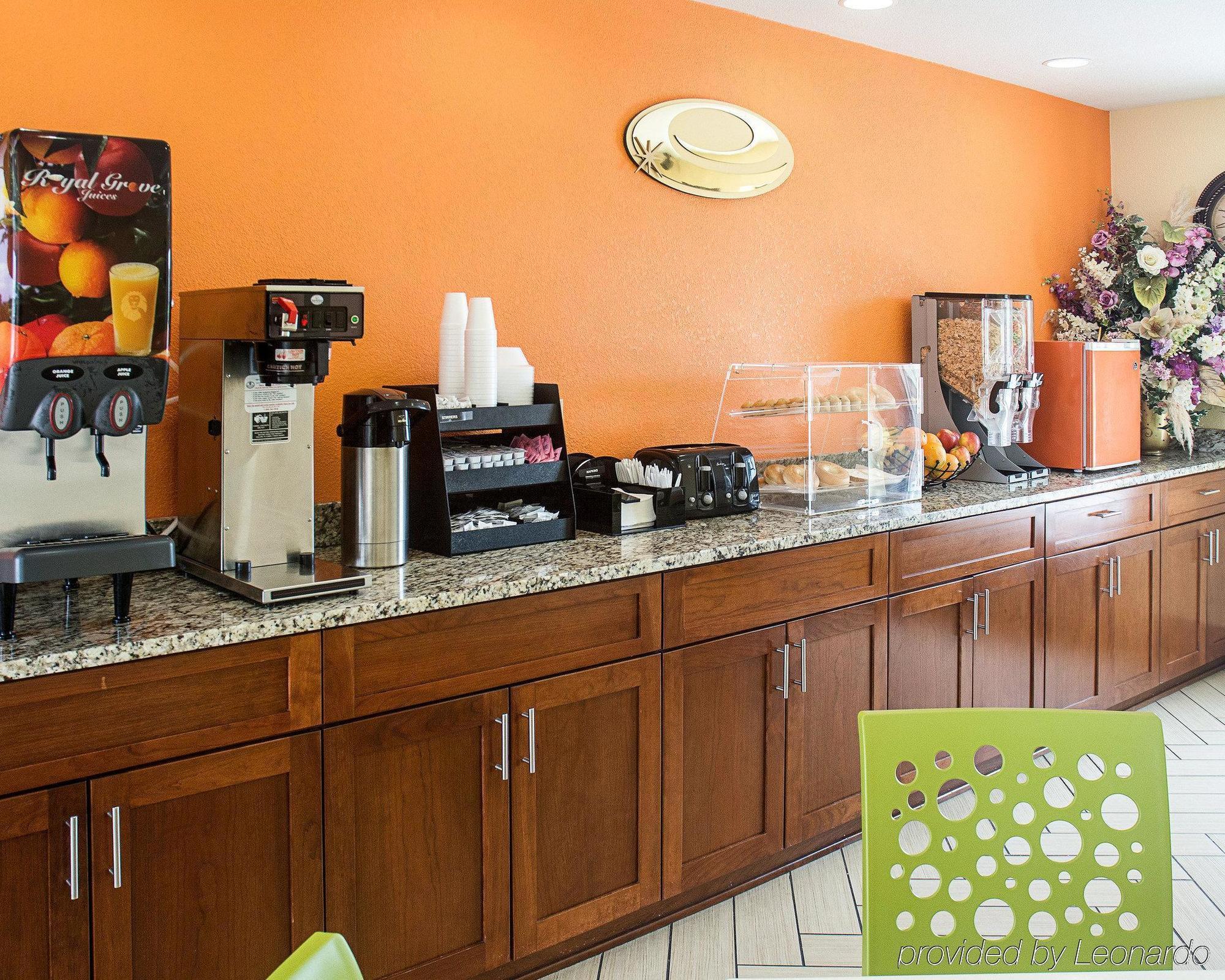 Lodge Econo At Military Circle *