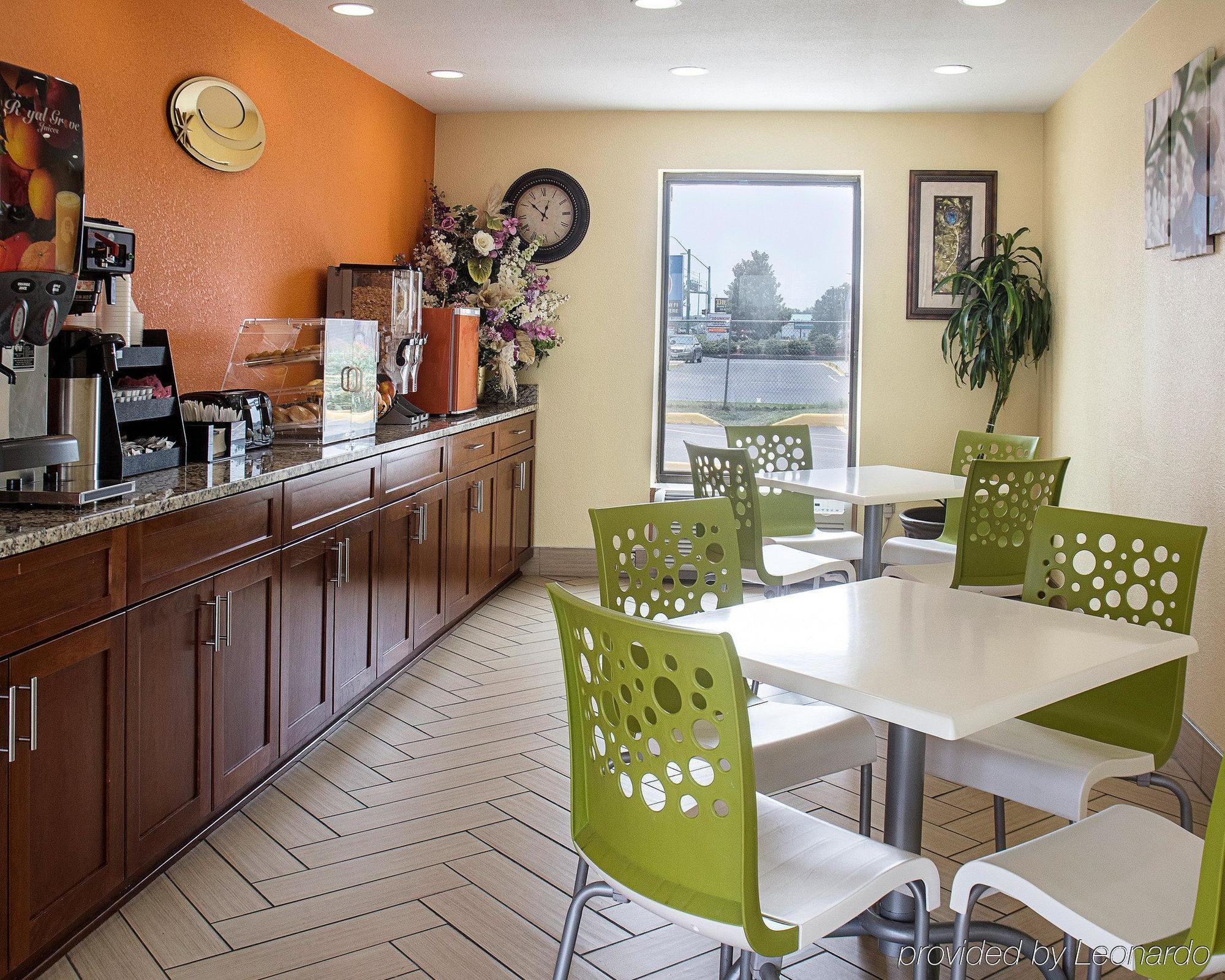 Lodge Econo At Military Circle