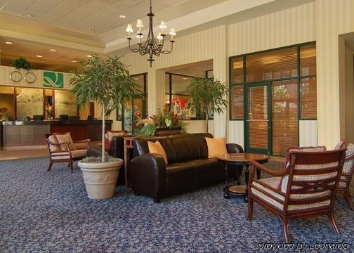 Quality Wright - Airport Hotel