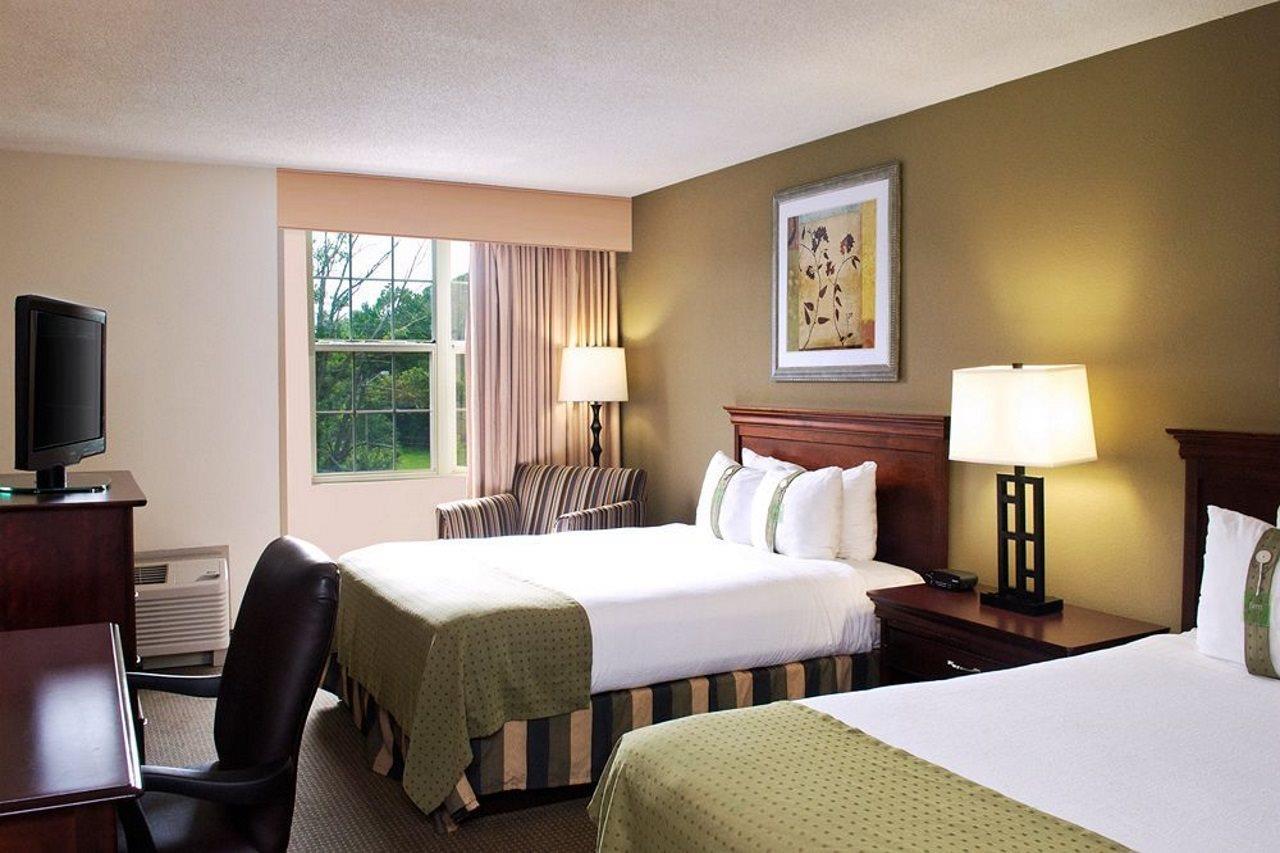 Hotel Delta By Marriott Airport 4*