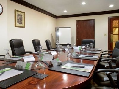 Doubletree By Hilton Airport 4*
