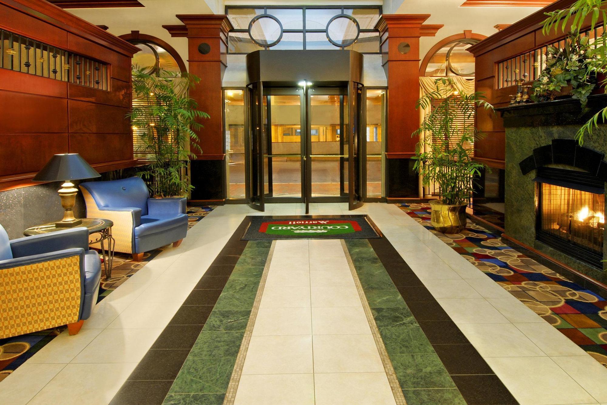 Courtyard By Marriott Downtown Hotel Norfolk