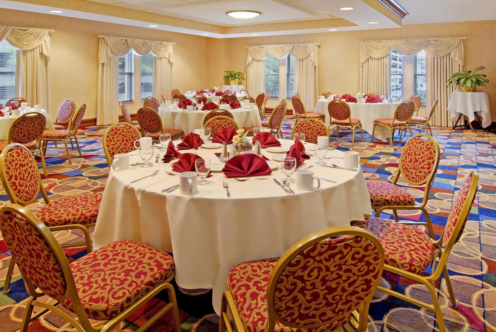 Courtyard By Marriott Downtown Hotel Norfolk