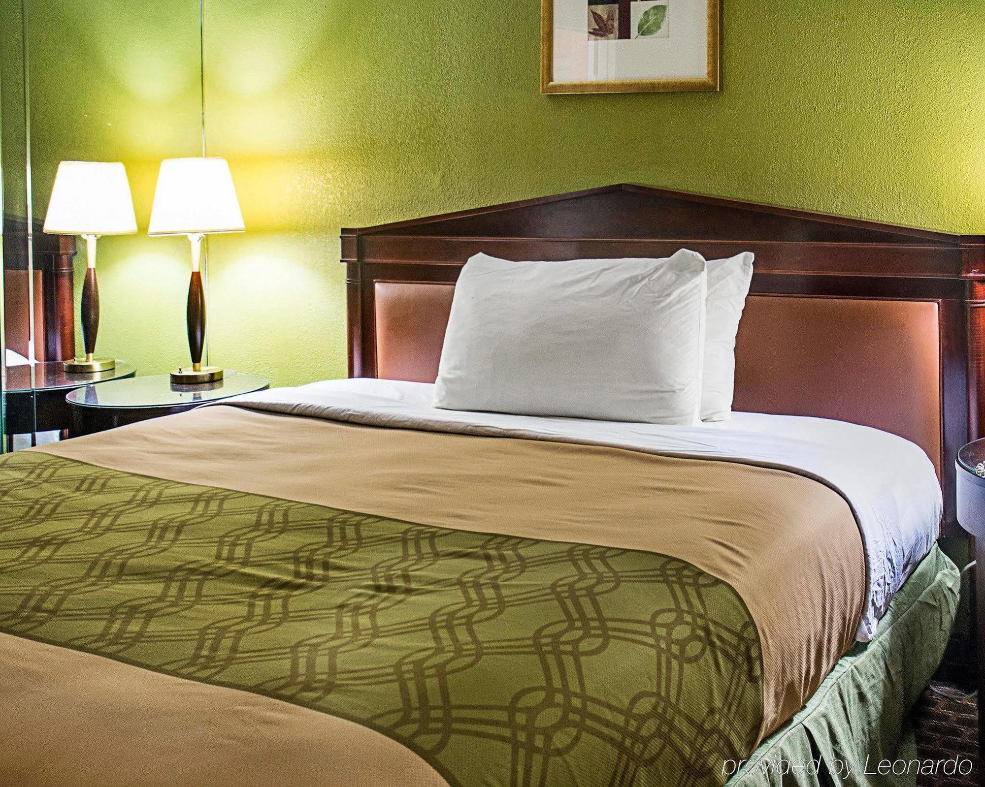 Econo At Military Circle Lodge